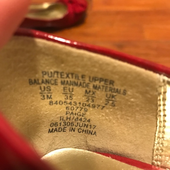 🎄 Children’s red shoes 🎄 - Picture 3 of 4